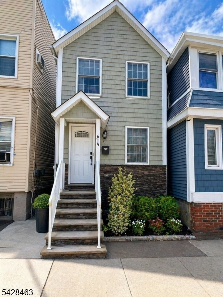 614 4TH Avenue Elizabeth NJ 07202