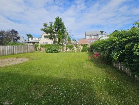 15 Dell Glen Avenue Lodi NJ 07644