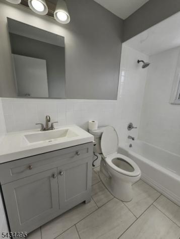 15 Dell Glen Avenue Lodi NJ 07644