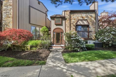 15 Delbarton Court Washington NJ 07840