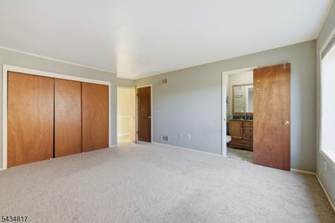 15 Delbarton Court Washington NJ 07840