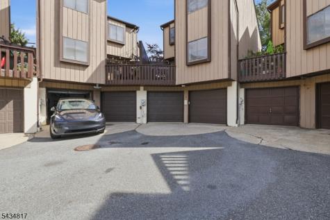 15 Delbarton Court Washington NJ 07840
