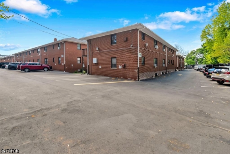 186 Terhune Avenue Lodi NJ 07644