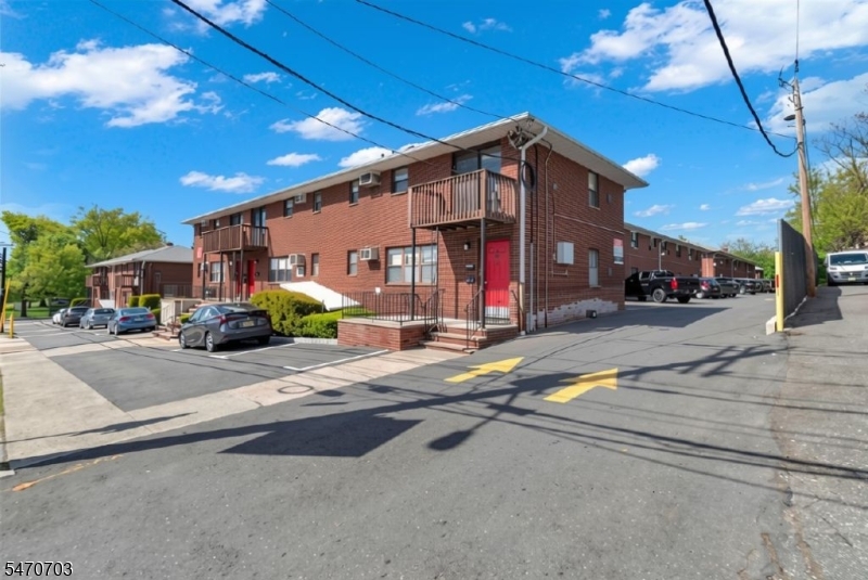 186 Terhune Avenue Lodi NJ 07644