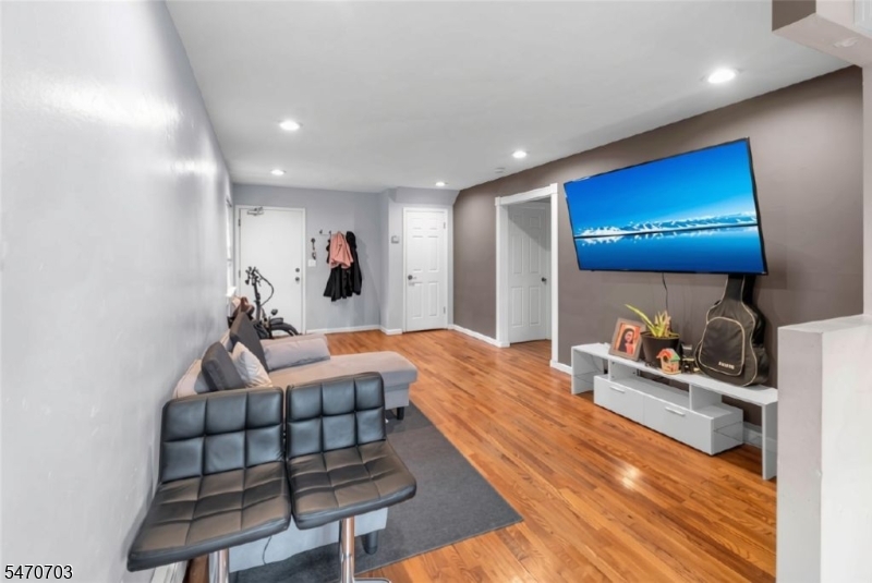 186 Terhune Avenue Lodi NJ 07644