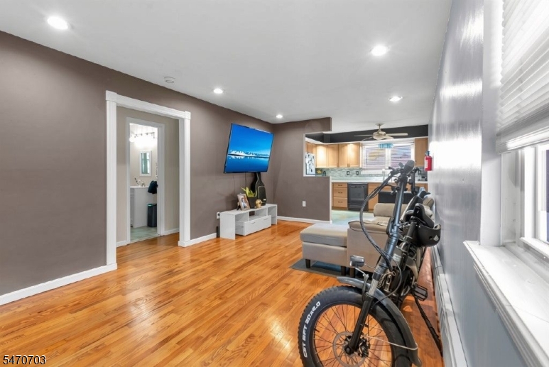 186 Terhune Avenue Lodi NJ 07644