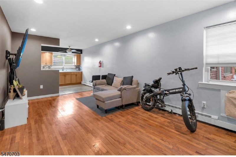 186 Terhune Avenue Lodi NJ 07644