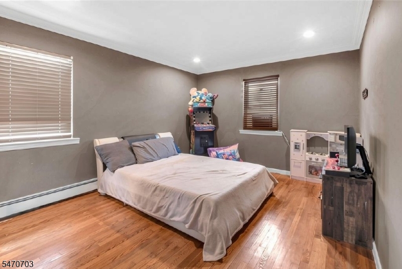 186 Terhune Avenue Lodi NJ 07644