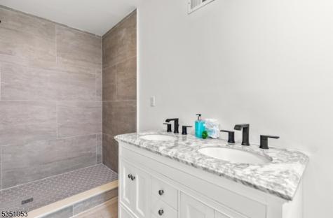 100 Glenwood Avenue East Orange NJ 07017