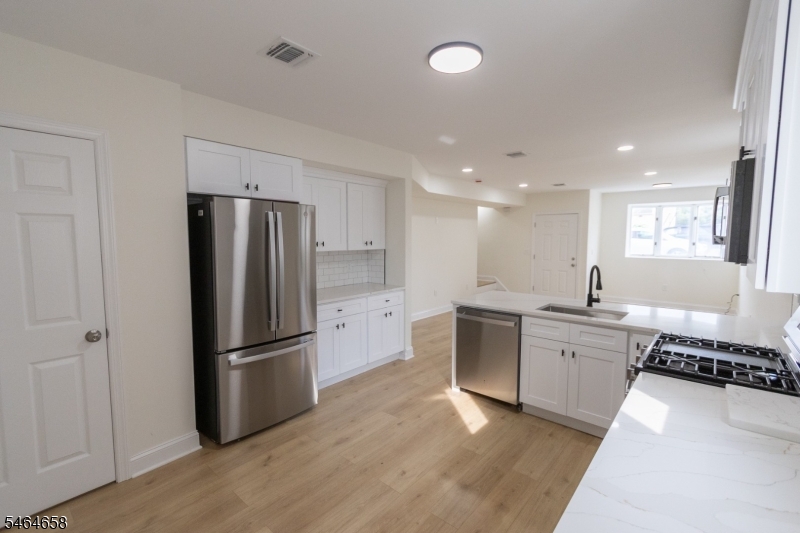 337 W Clay Avenue Roselle Park NJ 07204