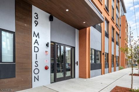 39 Madison Street Newark NJ 07105