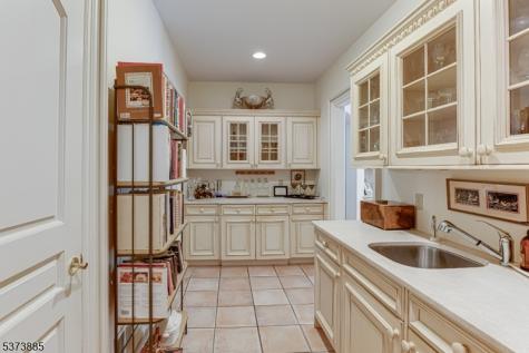 21 Stoningham Drive Warren NJ 07059
