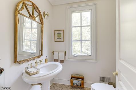 21 Stoningham Drive Warren NJ 07059