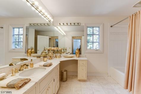 21 Stoningham Drive Warren NJ 07059