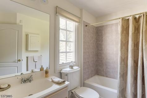 21 Stoningham Drive Warren NJ 07059