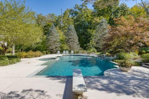 21 Stoningham Drive Warren NJ 07059
