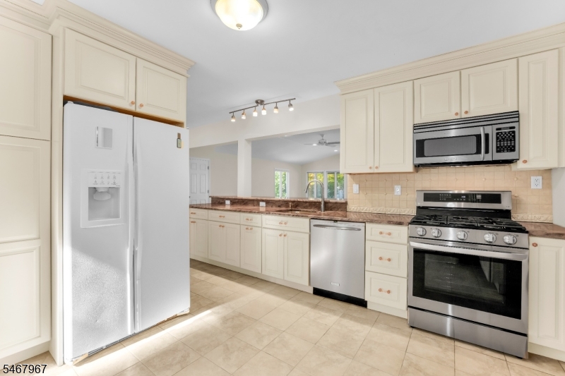 19 Crefeld Court Lincoln Park NJ 07035