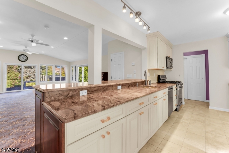 19 Crefeld Court Lincoln Park NJ 07035