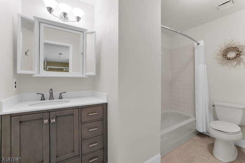 19 Crefeld Court Lincoln Park NJ 07035
