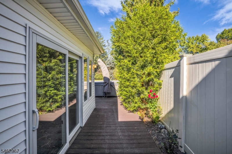 19 Crefeld Court Lincoln Park NJ 07035