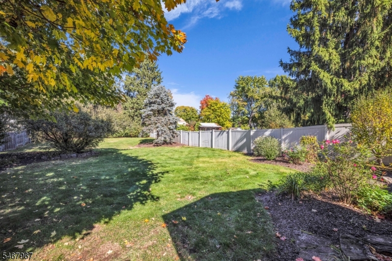 19 Crefeld Court Lincoln Park NJ 07035