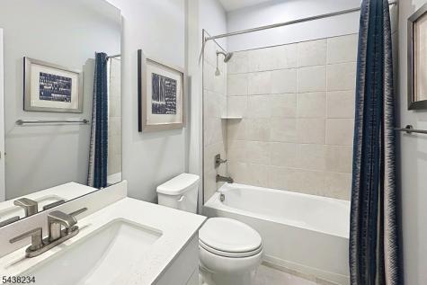 2 Redwood Run Mansfield NJ 07865