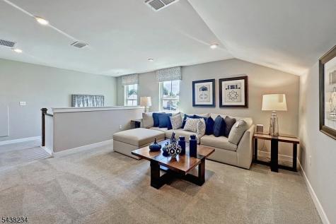 2 Redwood Run Mansfield NJ 07865