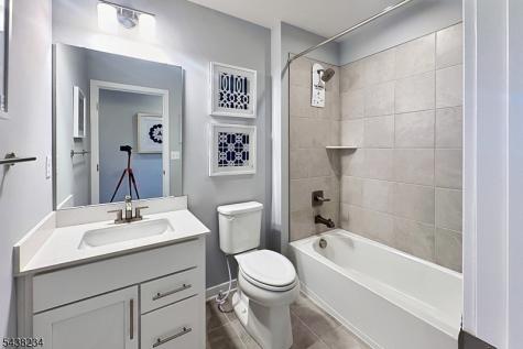 2 Redwood Run Mansfield NJ 07865
