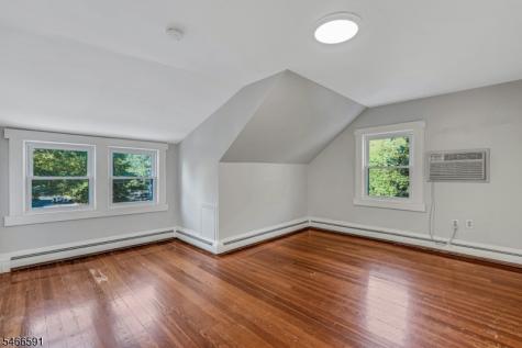 9 Laurel Place Montclair NJ 07043