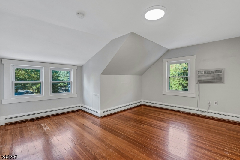 9 Laurel Place Montclair NJ 07043