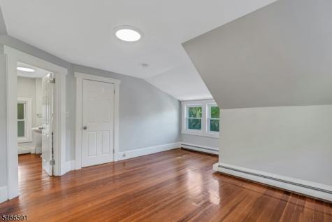 9 Laurel Place Montclair NJ 07043