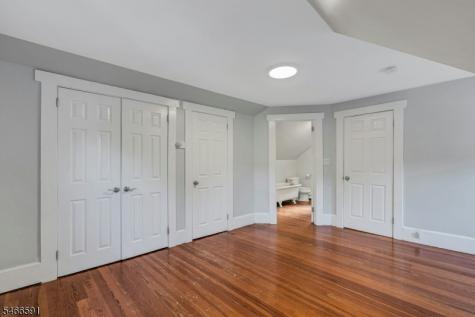9 Laurel Place Montclair NJ 07043