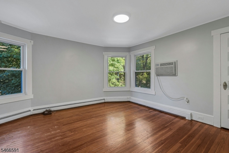 9 Laurel Place Montclair NJ 07043