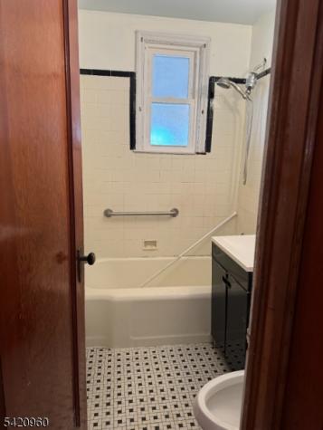 413 E 7th Avenue Roselle NJ 07203