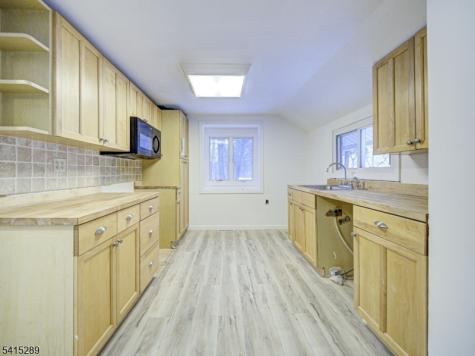 240 Acabonack Road Vernon NJ 07422