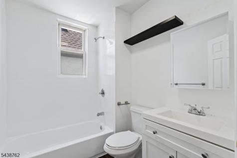 1043 Hunterdon Street Newark NJ 07112