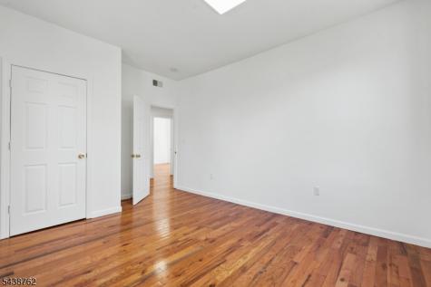 1043 Hunterdon Street Newark NJ 07112