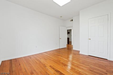 1043 Hunterdon Street Newark NJ 07112