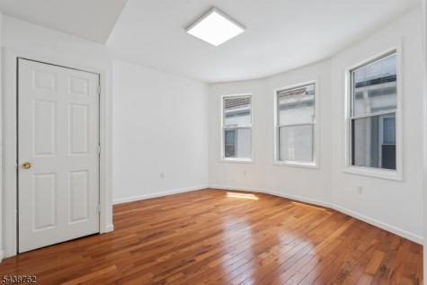 1043 Hunterdon Street Newark NJ 07112