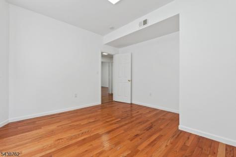 1043 Hunterdon Street Newark NJ 07112
