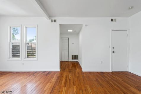 1043 Hunterdon Street Newark NJ 07112