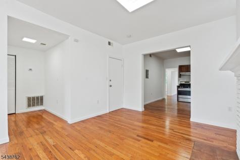 1043 Hunterdon Street Newark NJ 07112