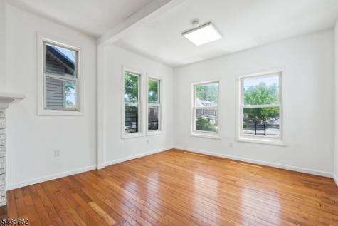 1043 Hunterdon Street Newark NJ 07112