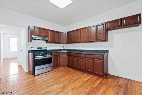 1043 Hunterdon Street Newark NJ 07112