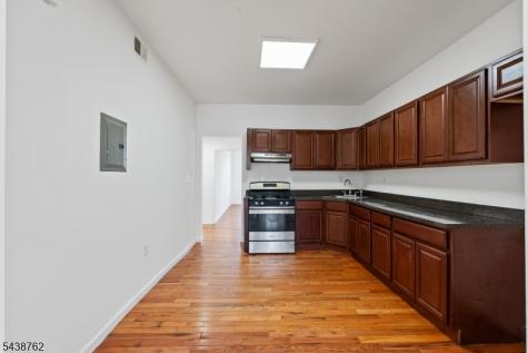 1043 Hunterdon Street Newark NJ 07112