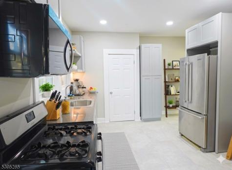 32 Elmwood Avenue East Orange NJ 07018