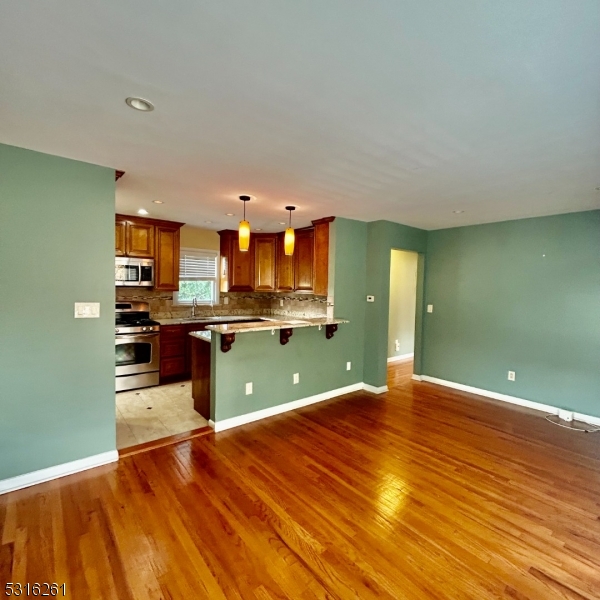 17 Pilgrim Court Bloomfield NJ 07003