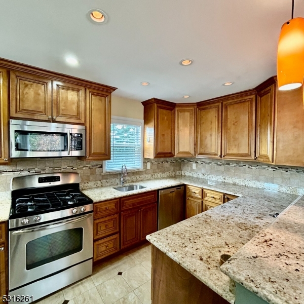 17 Pilgrim Court Bloomfield NJ 07003
