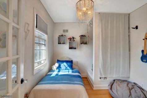 37 Brookfield Road Montclair NJ 07043