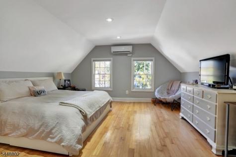 37 Brookfield Road Montclair NJ 07043